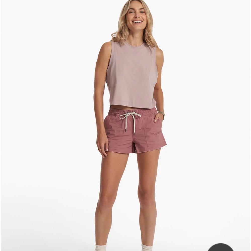 NWOT Vuori vintage ripstop shorts